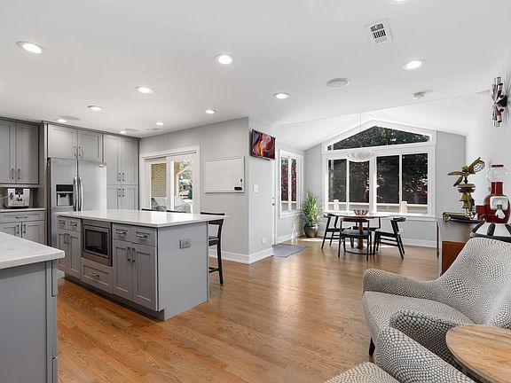 3rd image of 10425 Georgia Ln