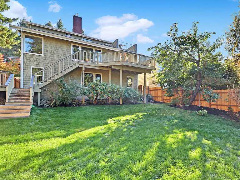 7547 30th Ave NE — Photo 34