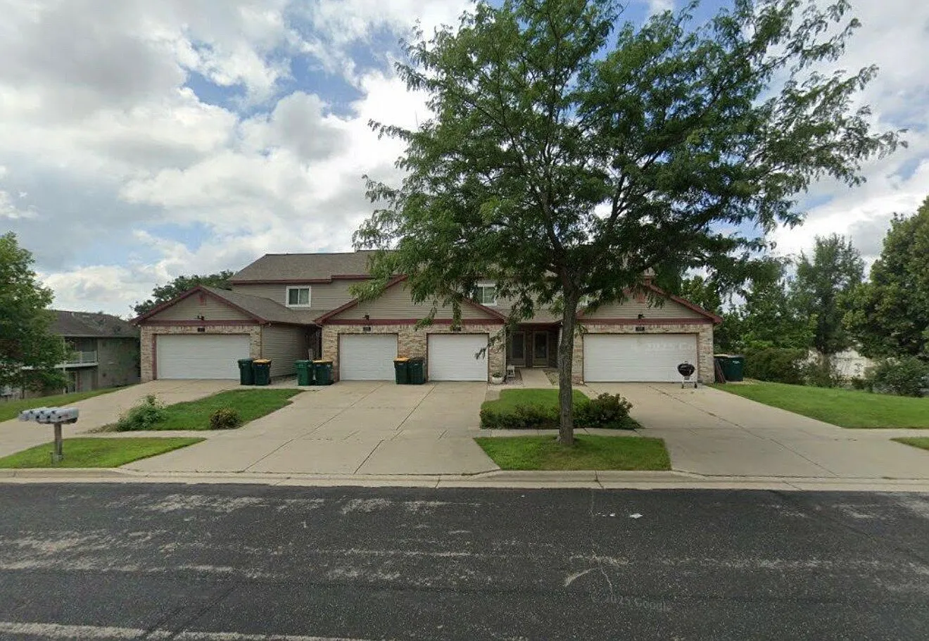 2 bed, 1.5 bath, 1310 sqft, $1,925 — Photo 3
