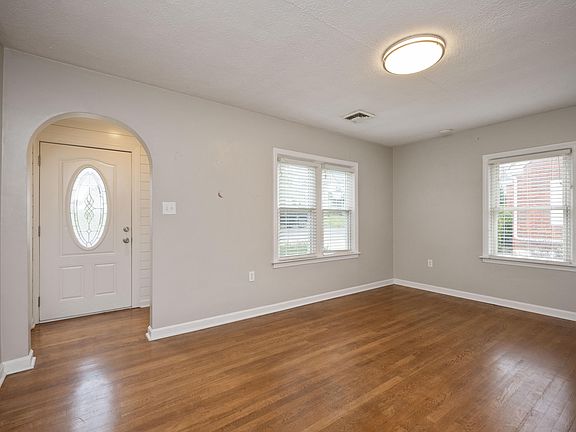 5th image of 105 Lynnwood Dr