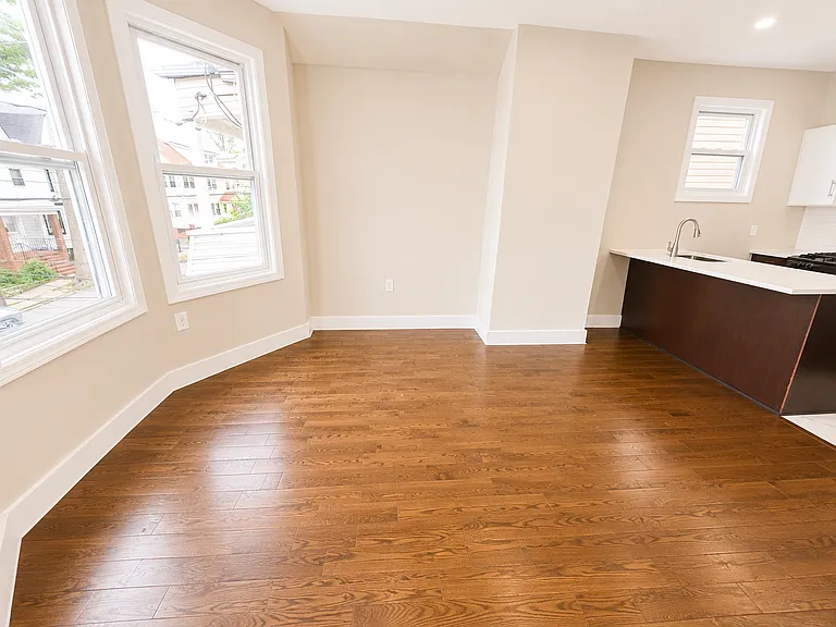 160 Alexander St #2 — Photo 4