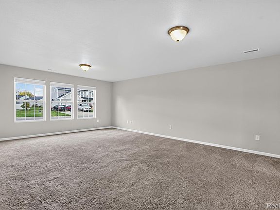 5th image of 344 Saddlebrook Dr