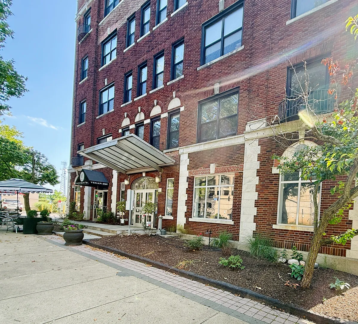 Building Photo - 881 Lafayette Blvd #2H