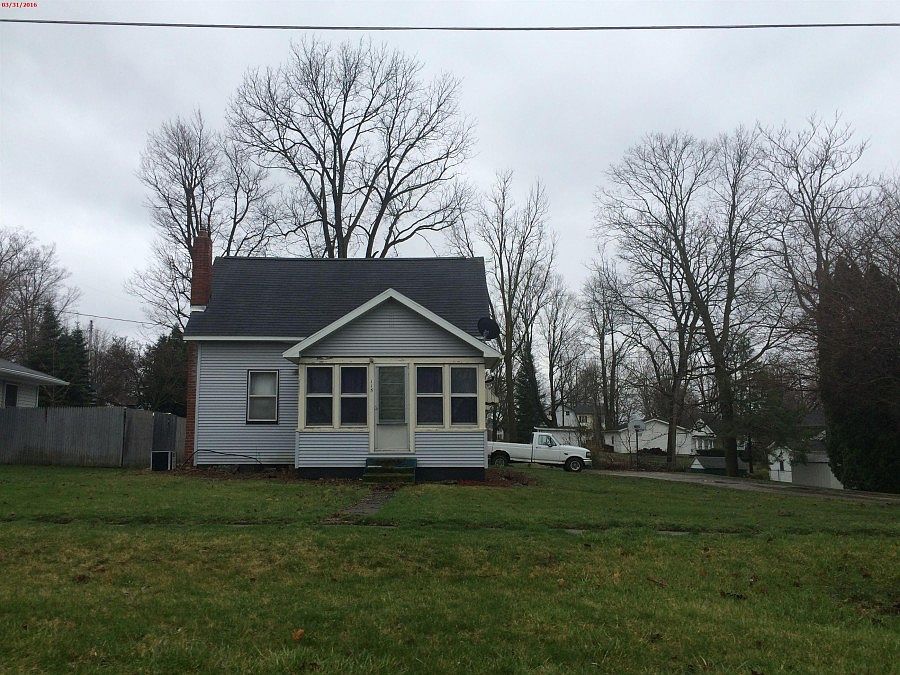 1st image of 115 1st St