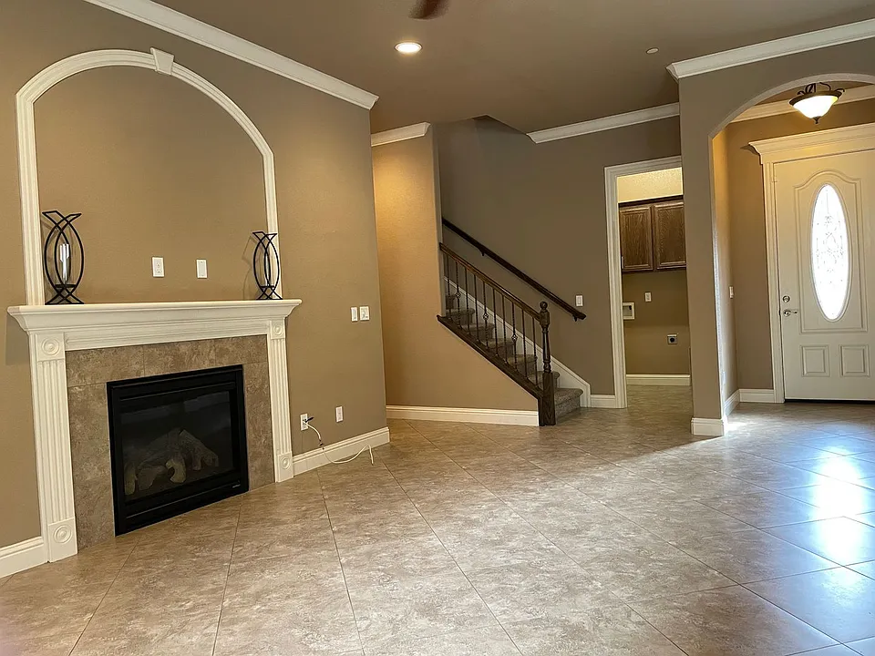 6127 Via Presidio Ln