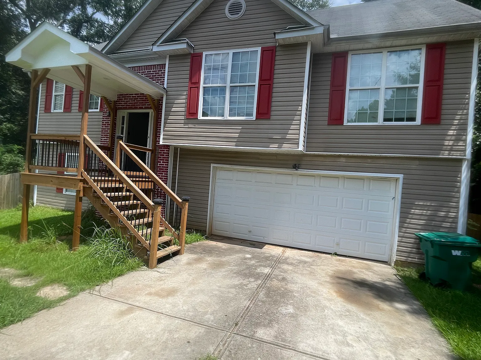 5 bed, 2088 sqft, $1,900 — Photo 1
