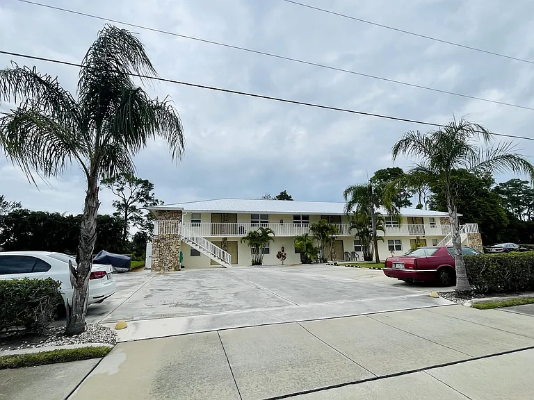 544 SW 35th St — Photo 7