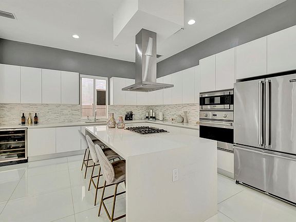 3rd image of 7469 NW 103rd Pl