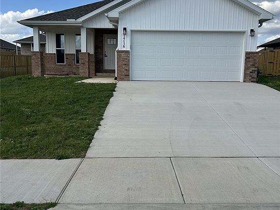 2nd image of 1716 Farmer St