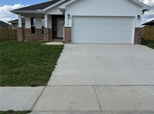 1716 Farmer St, Pea Ridge, AR 72751