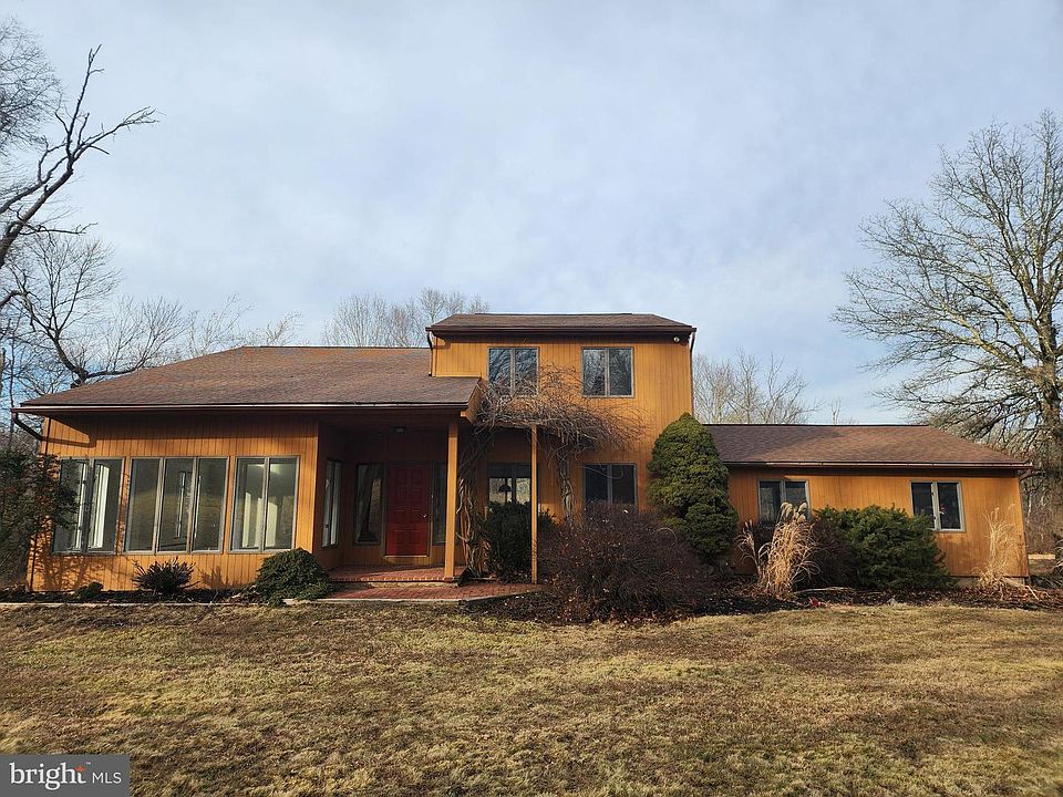 1st image of 130 Pine Ln