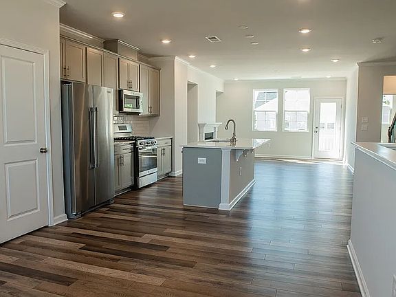 2nd floor Kitchen - Breakfast Nook Area