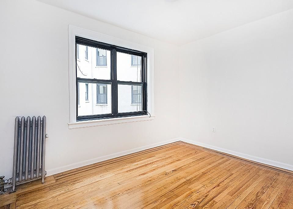 2nd image of 735 W 172nd St APT B1