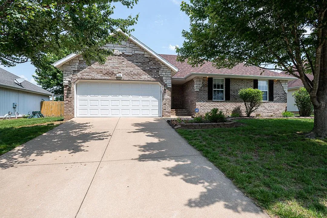 3 bed, 1521 sqft, $1,950 — Photo 1