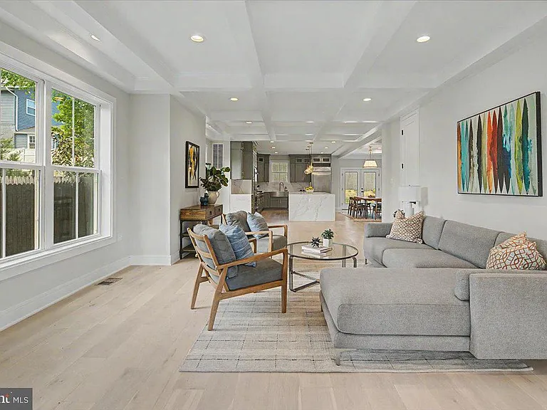2902 Vista St NE — Photo 15