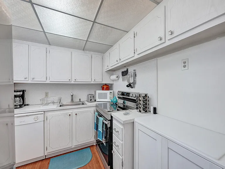 232 Farnham Cres #232-J — Photo 26