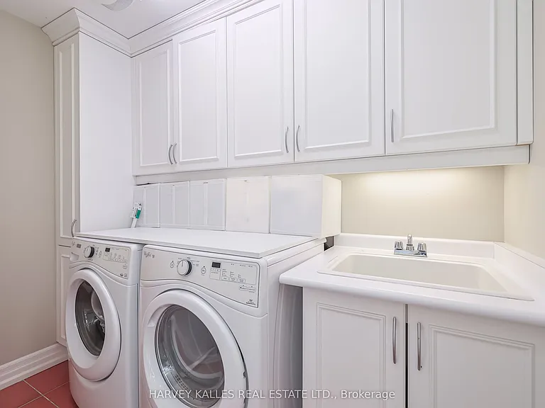 44 Churchill Ave — Photo 38