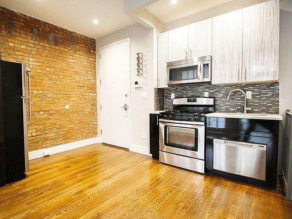 2nd image of 119 Woodbine St #1R