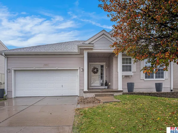 19261 Holmes St, Omaha, NE 68135