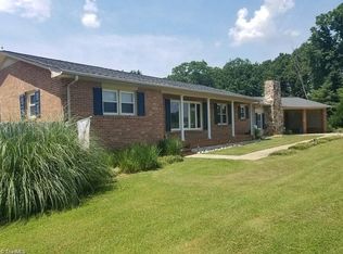 158 Border Ln, Pinnacle, NC 27043