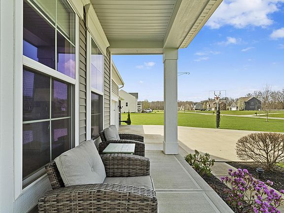 4th image of 7822 Meadow Chase Dr