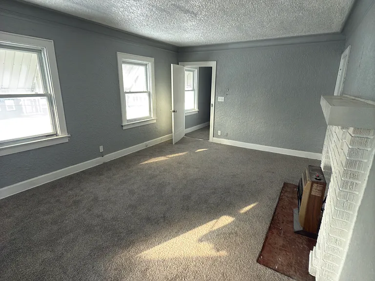 337 Van Buren Ave #1 — Photo 12