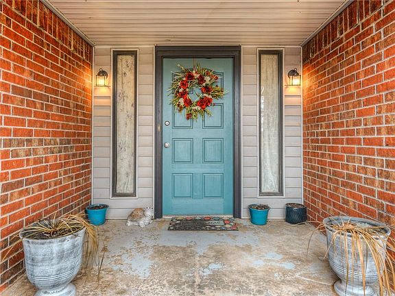 2nd image of 3805 Seaward Cir