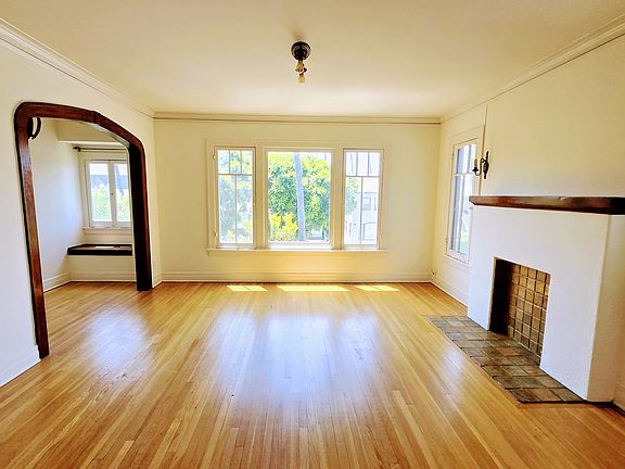 2nd image of 912 1/2 S Mariposa Ave
