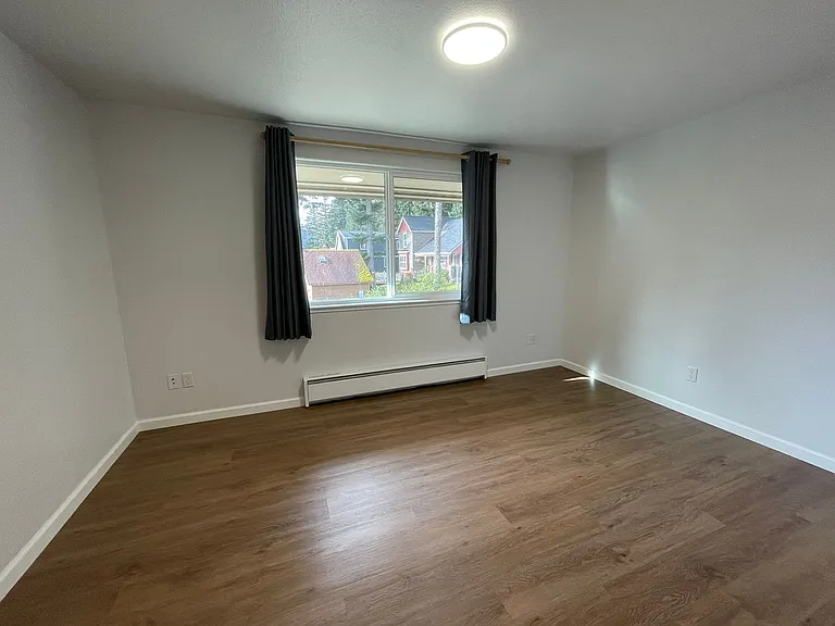 1820G5 Larch St — Photo 12
