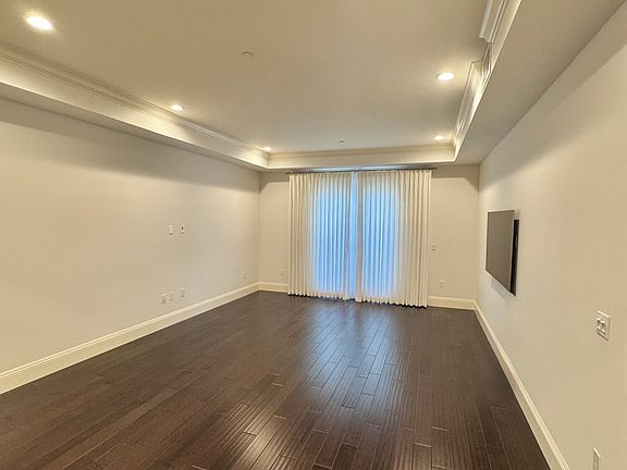5th image of 100 1st St Unit 211