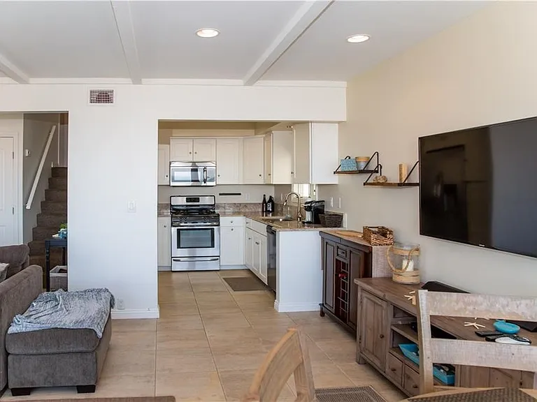 35A Surfside Ave — Photo 8
