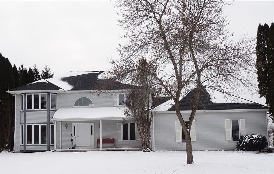 1st image of 11 Chambord Dr