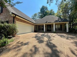 427 Meadowgreen Ln, Canton, MS 39046