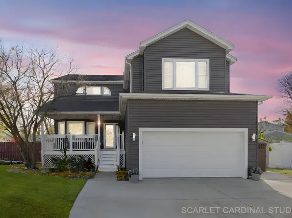 222 Meadows Dr, Sugar Grove, IL 60554