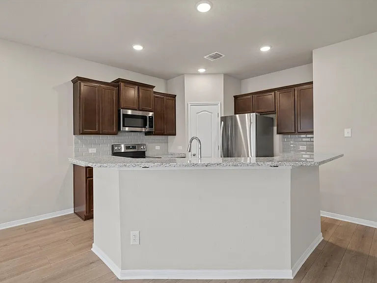 7445 Garden Glen Dr — Photo 7