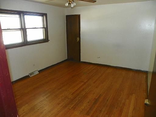 5th image of 318 Manistee Ave