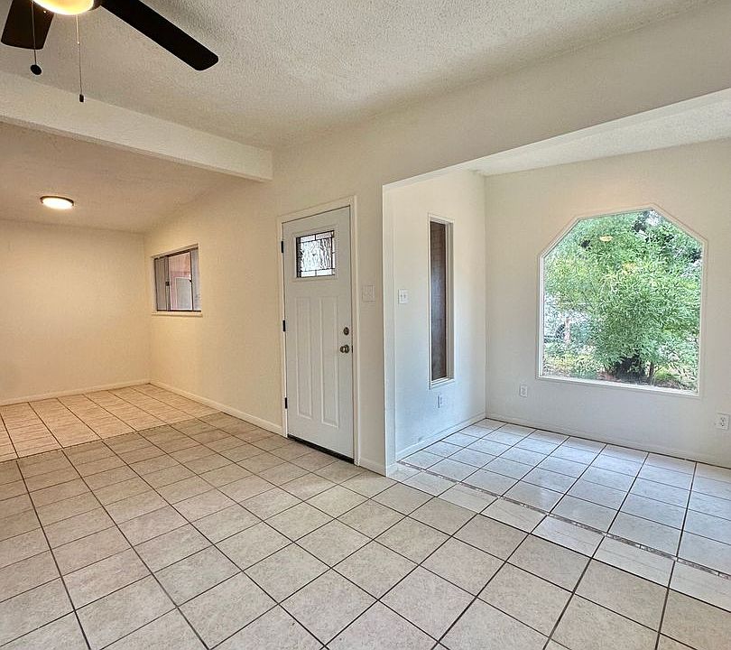 1st image of 2645 Glenwood Dr