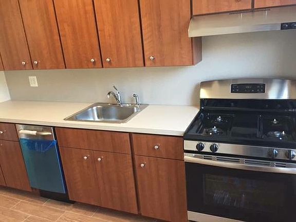 3rd image of 68-4 Burns St
