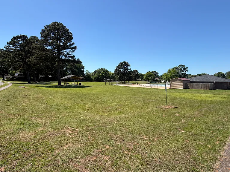 215 Berkshire Cir — Photo 33