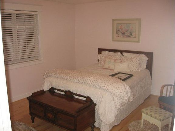Guest bedroom