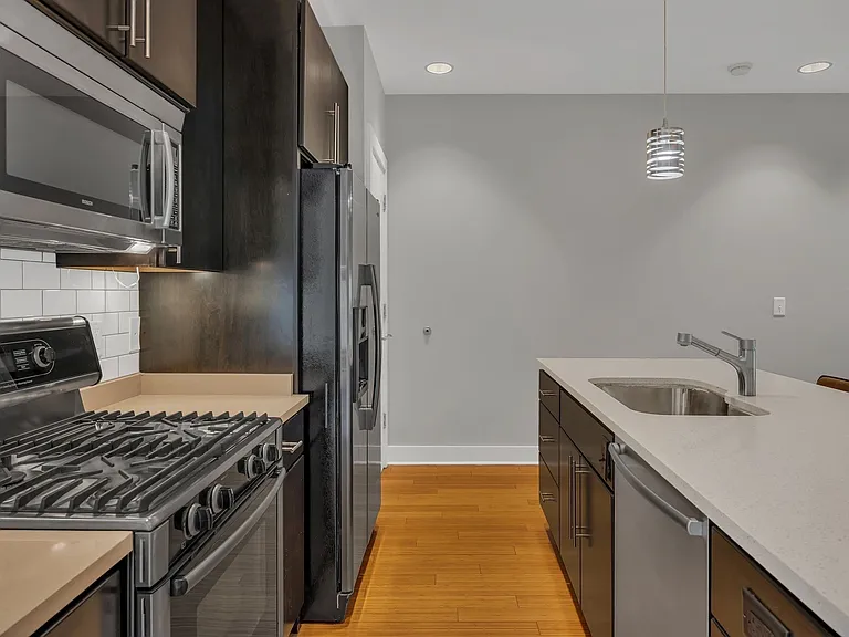 1100 Russell St #102-1 — Photo 20