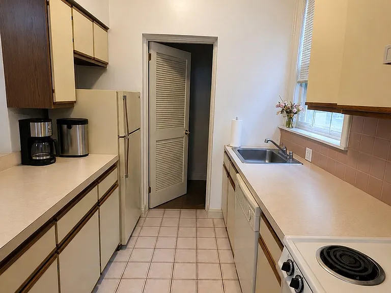 2826 Poplar St #2 — Photo 6