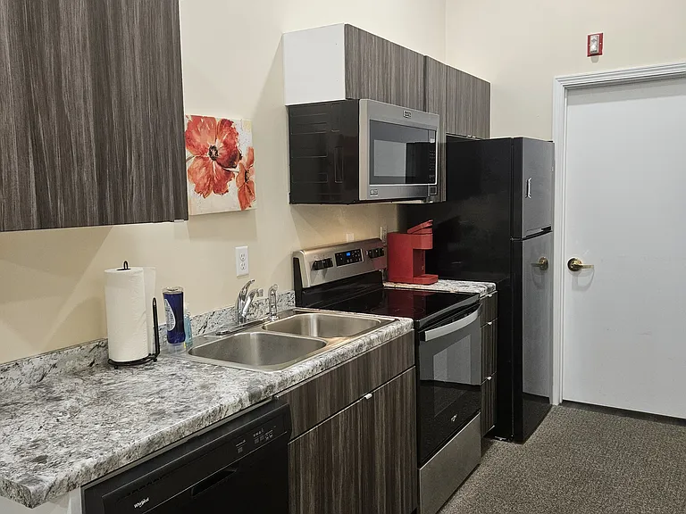 25125 Veterans Memorial Hwy #17 — Photo 4