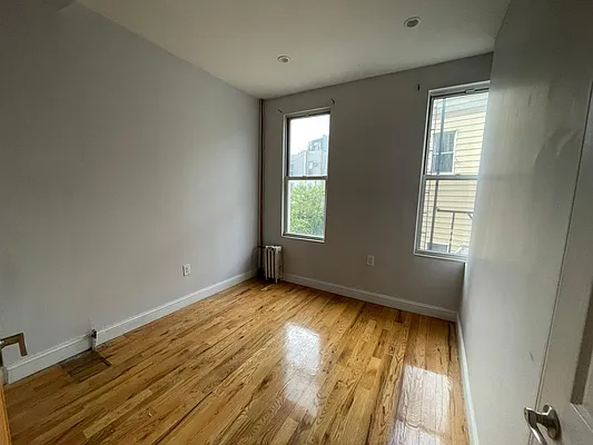 Rented by NY Living Solutions | media 9