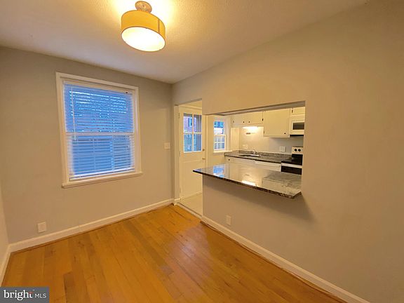 4th image of 3507 S Wakefield St