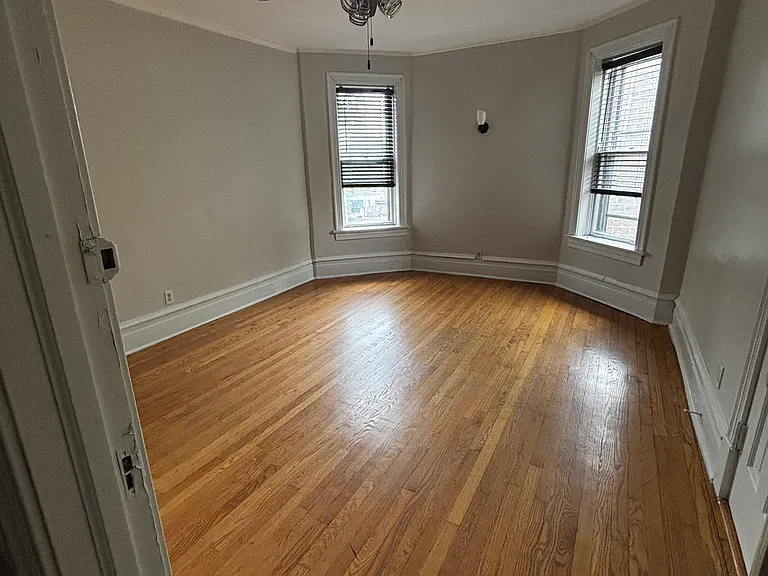 4423 S Indiana Ave #3 — Photo 5
