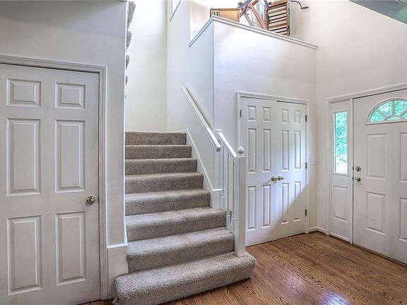 3rd image of 15220 Outlook St