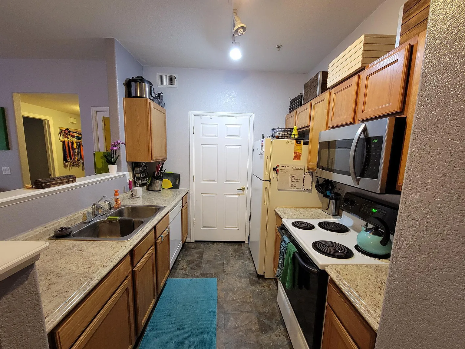 2 bed, 1037 sqft, $1,890 — Photo 4