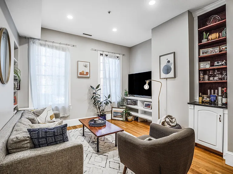 290 E St — Photo 10
