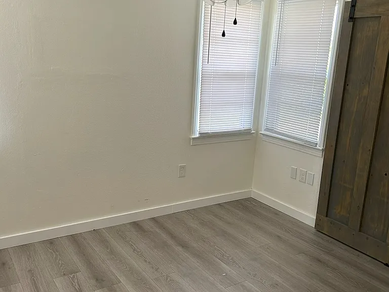 12 N Desoto Ave — Photo 9